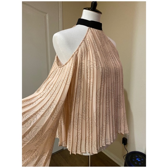 Accordion Cold Shoulder Top - Picture 1 of 17